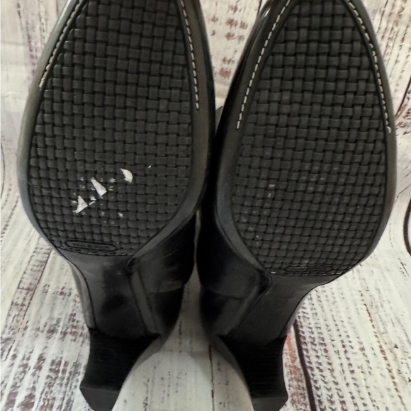 WOMENS SIZE 10.5 B COLE HAAN BLACK LEATHER SIDE ZIP ANKLE BOOTS - Picture 5 of 6